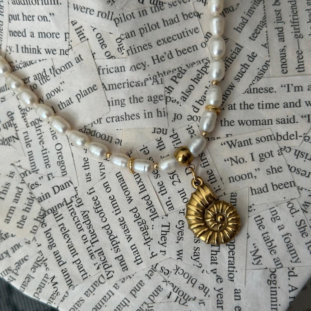 Real Pearl necklace with gold-plated stainless steel charms